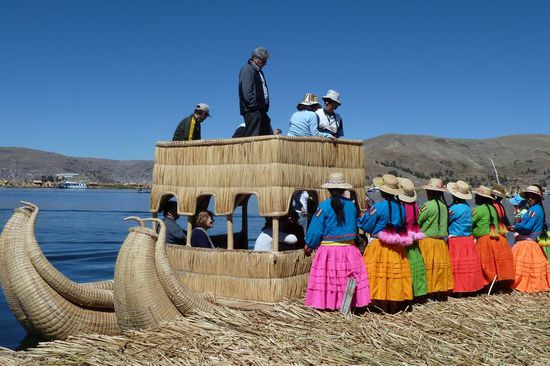 Puno - Schilfinsel - Mit diesem Bild nehmen wir Abschied von den freundlichen Bewohnern und aber auch von Peru. Adios!