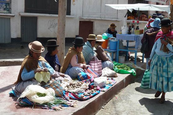 Copacabana - Marktfrauen beim Anbieten ihrer Waren