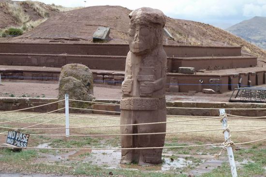 La Paz - Tiwanaku - Einer von vielen schweren Megalithen