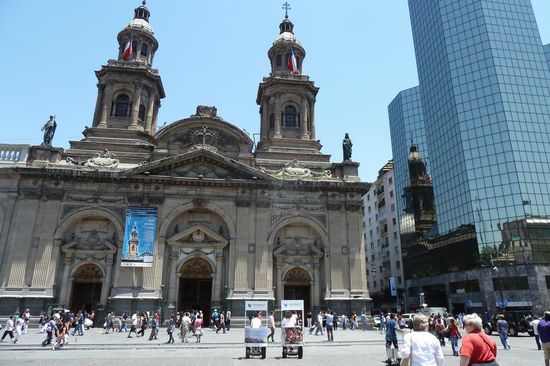 Santiago de Chile - Eine wunderschöne Kathedrale an der großen Plaza de Armas