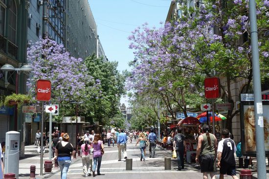 Santiago de Chile - So sehen hier die Fußgängerzonen aus. Sie sind schon sehr einladend, sein Geld hier auszugeben.