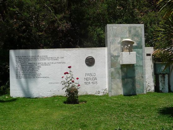 Valparaiso/Vina del Mar - Valparaiso ist auch die Stadt in der Pablo Neruda einst lebte.Ihm wurde hier ein Denkmal gesetzt.Er ist Chiles 2. Literatur- Nobelpreisträger (1971).