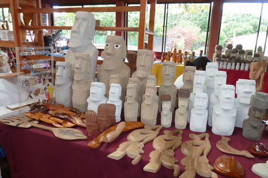 Osterinsel/Rapa Nui - Die überall gegenwärtigen Moais in allen erdenkbaren Variationen und Materialien