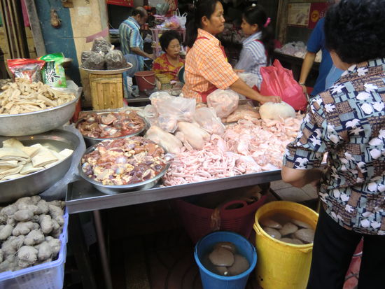 ...mit leckeren Koestlichkeiten bei 35Grad im Schatten 