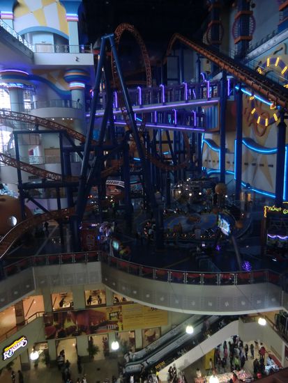 ... mit integrierten Freizeipark in der Shoppingmall