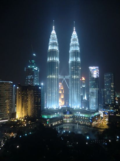 Blick auf die Twin Towers von der Traders Skybar