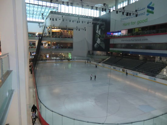 Eiskunstlaufbahn, die heute keinen grossen Zuspruch gefunden hat 