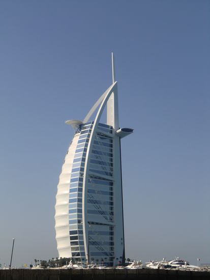 Burj al arab - Erstes 7Sterne Hotel der Welt
Das kleinste Zimmer hat 176qm!
