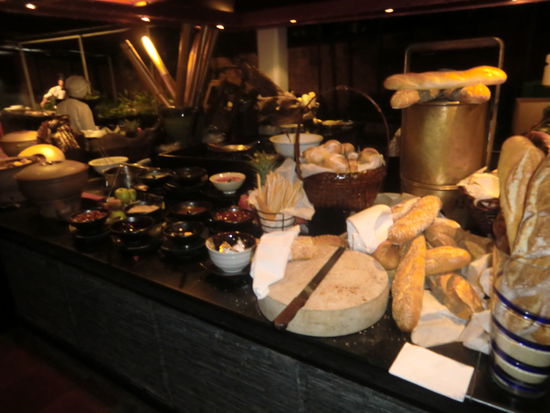 Ein perfektes Abendessen:
Bangkok Marriott Resort &amp; Spa - Riverside terrace