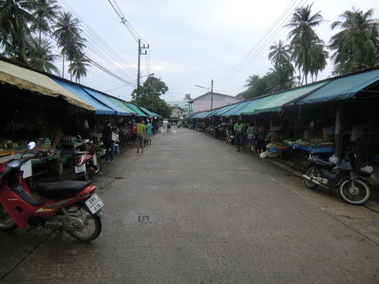 Markttreiben in Thong Sala