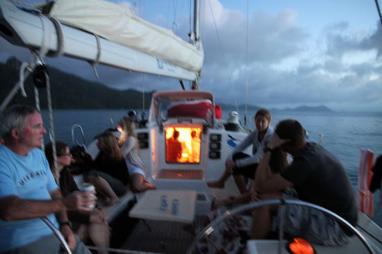 Erster Abend (bevor es anfing zu regnen) auf dem Boot.