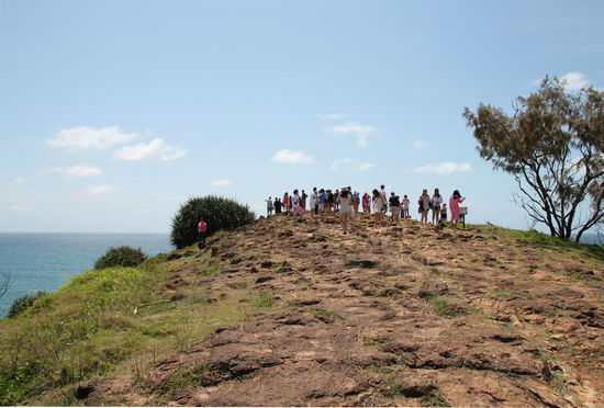 Der Indian Head ist ein großer Felsen (ansonsten ist ja fast alles Sand), der ins Meer hineinragt und von dem man normalerweise eine gute Sicht auf Tiere im Meer hat. Leider haben wir keine Delphine, Haie oder Schildkröten gesehen - dafür aber jede Menge anderer Touristen!