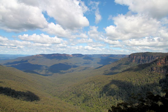 Der Ausblick auf dem Weg zu den Wentworth Falls. Soweit das Auge reicht nur Natur - keine Straßen, Gebäude oder Hochspannungsleitungen!