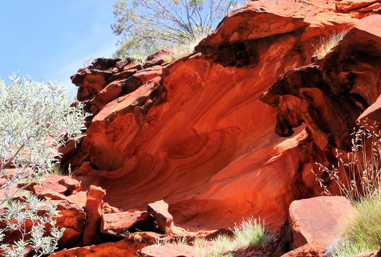Unterwegs kann man sehr schöne Felsen sehen.