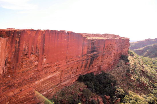 Die Seiten des Canyons sind teilweise sehr glatt bzw. gerade und wirken dadurch wie künstlich geschaffen.