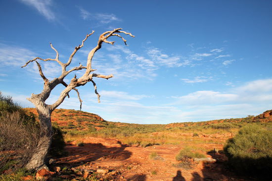 Der Weg führt über eine Art Hochebene mit schönen Aussichten.