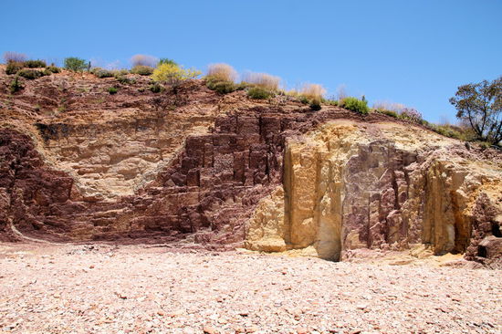 Der Ocker wurde von den Aborigines für die zeremonielle Bemalung genutzt und war ein sehr wichtiges Handelsgut.
