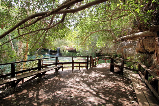 Am Ende des Weges erreicht man diesen schönen Sitzbereich. Dahinter liegt der Fern Pool.