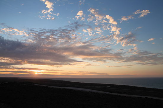 Abends haben wir uns den Sonnenuntergang am Vlamingh Head Lighthouse angeschaut.