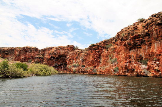 Dann gings entlang dieser tollen Felswände tiefer in die Schlucht.