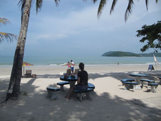 Morgens beim Frühstück vor unserer Hütte.