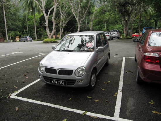 Unser Super-Mobil - ein Proton Kancil (Proton = malayische Automarke) mit "sprintstarkem" 850ccm Dreizylinder-Motor.