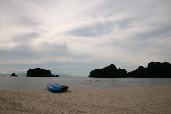 Ganz im Norden der Insel liegt in einer Bucht der schöne Strand "Tanjung Rhu".