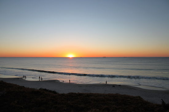 Kurz vor der Brücke über den Swan River hielten wir an um uns den Sonnenuntergang anzuschauen.