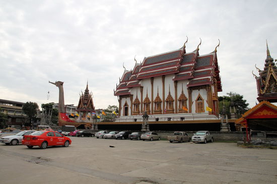Auch Tempelbesuche standen auf dem Programm. Dieser hier ist gebaut wie ein Trimaran.