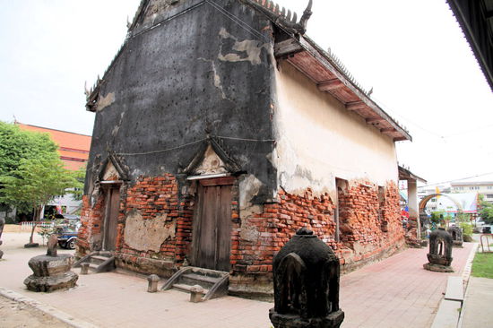 Der alte Tempel, der nicht mehr ganz so fit aussieht. Der neue Tempel sieht zwar ganz nett aus, aber für die Einheimischen bzw. aus religiöser Sicht ist momentan nur der alte Tempel interessant.