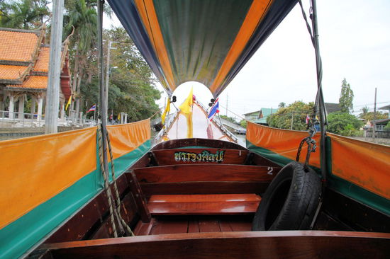 Am Ende unserer Radtour wartete ein longtail boat auf uns, welches uns über die Kanäle zurück zum Büro fuhr. Die Bootstour war ein schöner Abschluss unserer Radtour. Wir können es nur empfehlen Bangkok mit dem Rad zu erkunden und auch unseren Anbieter Bangkok by Bike können wir sehr empfehlen.