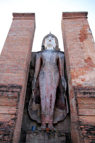 Ebenfalls wieder aufgebaute Buddhastatue.