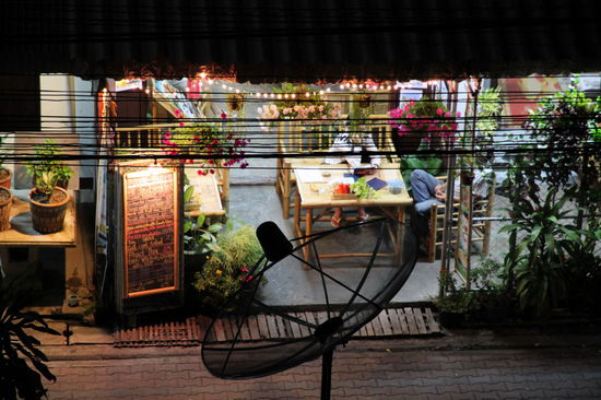 Ein typisches Restaurant/Cafe in einer kleinen Seitenstraße in Chiang Mai.