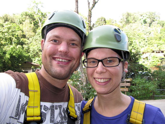 Wir beide mit angelegter Sicherheitsausrüstung.