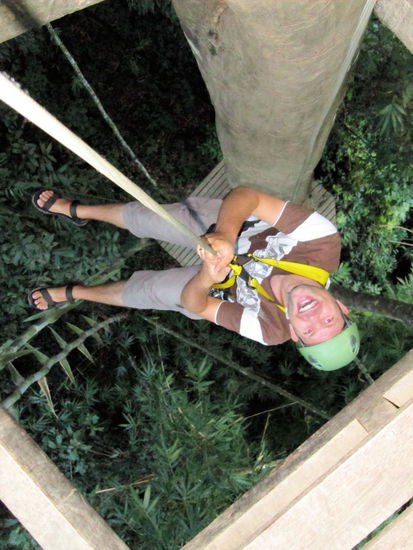 Da ich nicht der Dickste in der Gruppe war, hatte ich vollstes Vertrauen in die Tragkraft des Seils und viel Spaß beim Abseilen!