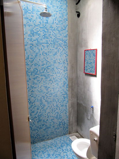 Unser stylisches Bad mit Tageslicht von oben!