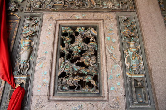 Sehr detailreiche Steinmetzkunst.