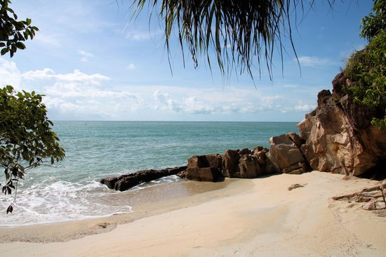 Danach wanderten wir weiter bis zum Strand "Pantai Teluk Aling".