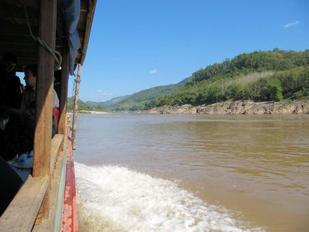 Mit Sonnenschein und mittlerweile angenehmen Temperaturen kamen wir unserem Ziel Luang Prabang näher.