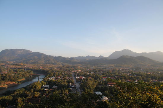 Der Blick in Richtung Osten. Ziemlich grün für eine südostasiatische Stadt.