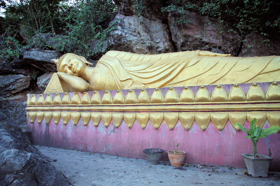 Es gab entsprechende Buddhas für die einzelnen Wochentage zu sehen und diesen schönen liegenden Buddha.