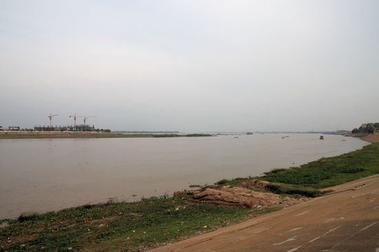 Unser guesthouse lag direkt an der Uferpromenade. Am gegenüberliegenden Ufer wird kräftig gebaut.