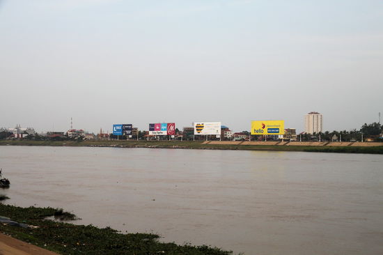 Auch wird das gegenüberliegende Ufer gerne zu Werbezwecken genutzt.