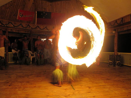 Natürlich bot auch diese Gruppe zum Abschluss einen Feuertanz.