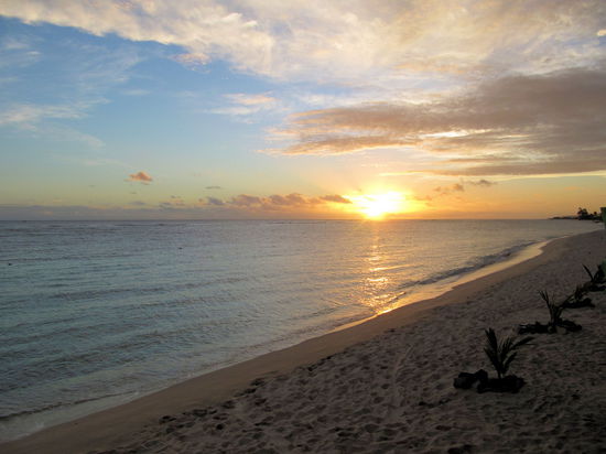 Zum Abschluss noch einen schönen Sonnenuntergang am Lalomanu Beach! 
Wir hatten ein paar wirklich sehr schöne Tage hier - so hatten wir uns Samoa vorgestellt!