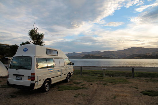 In Duvauchelle gibt es den Duvauchelle Holiday Park, der wunderschön gelegen ist. Wir hatten einen Platz mit direkten Blick auf die Bucht.