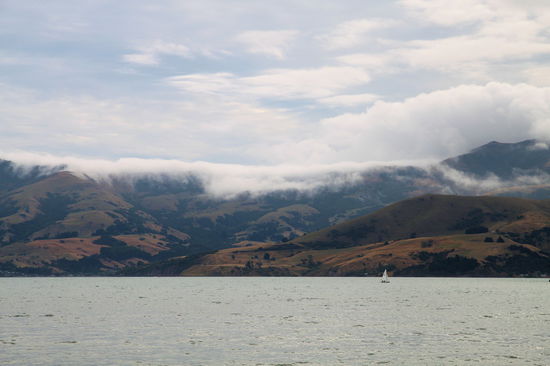 Mit einem Kaffee in der Hand konnten wir uns von den Auswirkungen des Denguefiebers erholen und den Wolken zusehen wie sie sich über die Berge kämpften.
