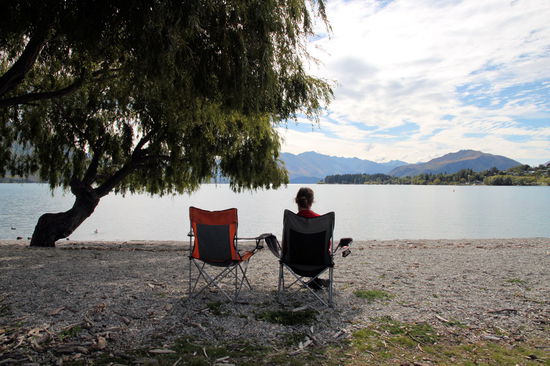 Von Arrowtown/Queenstown fuhren wir über die Crown Range Road (sehr schön und noch Campervan geeignet) nach Wanaka. Eigentlich wollten wir nur ne Stunde Pause am See machen, aber dann blieben wir einen ganzen Tag am Lake Wanaka hängen. Zwischendurch kauften wir gegenüber an der Strandpromenade sehr leckeren fish and chips und genossen die Aussicht.