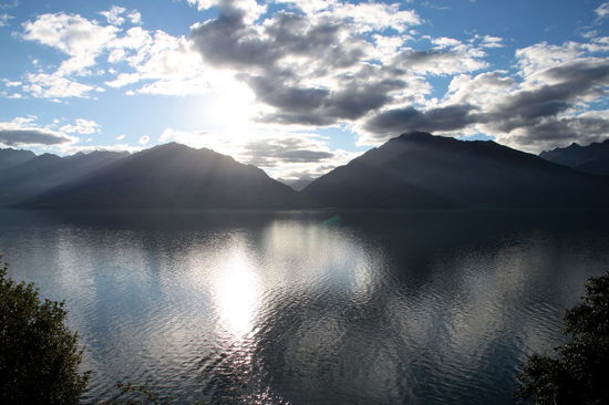Zu Abschluss noch einmal Lake Hawea in der Abenddämmerung.