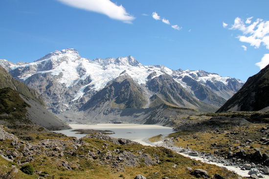 Wir liefen den 'Hooker Valley Track' und genossen den phantastischen Blick auf den Mueller Lake und das Bergpanorama.